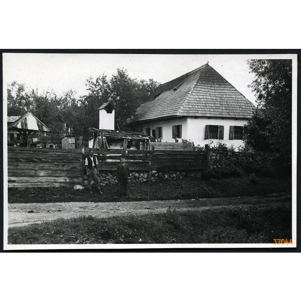 Szinte László háza, Sepsikőröspatak, Erdély, épült 1855-ben , 2. világháború, Horthy-korszak, helytörténet, 1942, 1940-es évek, Eredeti fotó, papírkép, hátulján ragasztásnyomok . 