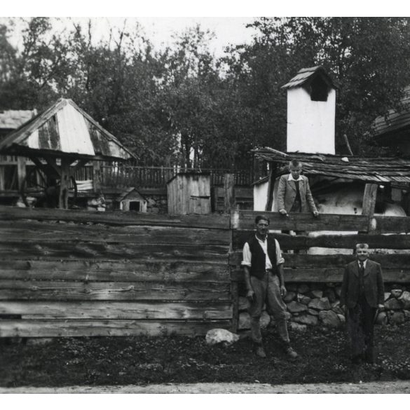 Szinte László háza, Sepsikőröspatak, Erdély, épült 1855-ben , 2. világháború, Horthy-korszak, helytörténet, 1942, 1940-es évek, Eredeti fotó, papírkép, hátulján ragasztásnyomok . 