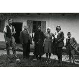 Szinte László háza, Sepsikőröspatak, Erdély, épült 1855-ben, népviselet, 2. világháború, Horthy-korszak, helytörténet, 1942, 1940-es évek, Eredeti fotó, papírkép, hátulján ragasztásnyomok .  