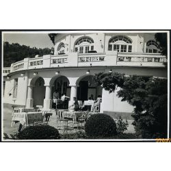   A Sport Szállóban, Tihany, Balaton, vendéglátás, étterem, Horthy-korszak, helytörténet, 1940, 1940-es évek, Eredeti fotó, papírkép, hátulján ragasztásnyomok .  