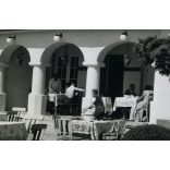 A Sport Szállóban, Tihany, Balaton, vendéglátás, étterem, Horthy-korszak, helytörténet, 1940, 1940-es évek, Eredeti fotó, papírkép, hátulján ragasztásnyomok .  