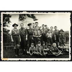   Cserkésztábor, Isaszeg, az Eucharisztikus Világkongresszus utáni isaszegi tábor, ahol körmenet és fáklyás felvonulás is volt, egyenruha, Horthy-korszak, helytörténet, 1938, 1930-as évek, Pest megye, E