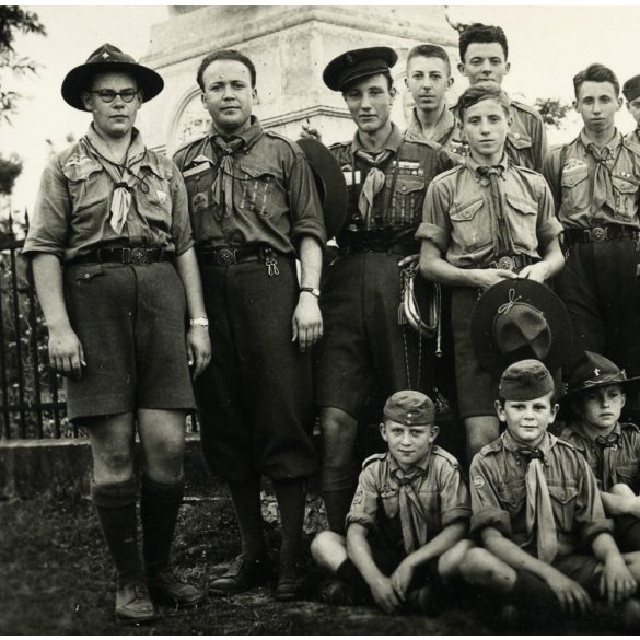 Cserkésztábor, Isaszeg, az Eucharisztikus Világkongresszus utáni isaszegi tábor, ahol körmenet és fáklyás felvonulás is volt, egyenruha, Horthy-korszak, helytörténet, 1938, 1930-as évek, Pest megye, E