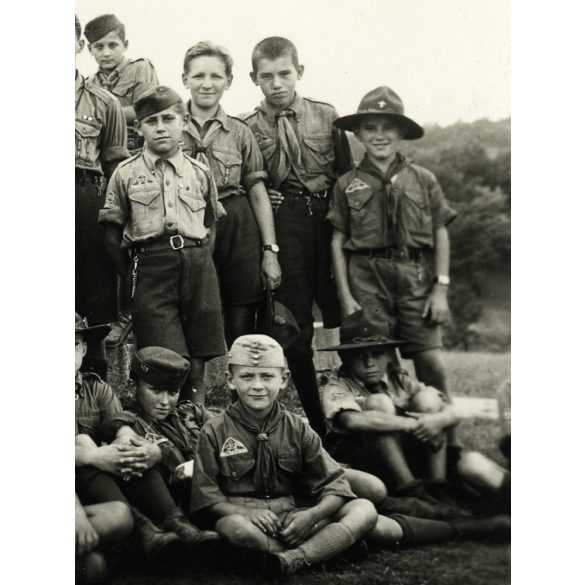 Cserkésztábor, Isaszeg, az Eucharisztikus Világkongresszus utáni isaszegi tábor, ahol körmenet és fáklyás felvonulás is volt, egyenruha, Horthy-korszak, helytörténet, 1938, 1930-as évek, Pest megye, E