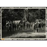 Cserkésztábor, Isaszeg, az Eucharisztikus Világkongresszus utáni isaszegi tábor, ahol körmenet és fáklyás felvonulás is volt, egyenruha, zászlófelvonás, Horthy-korszak, helytörténet, 1938, 1930-as éve