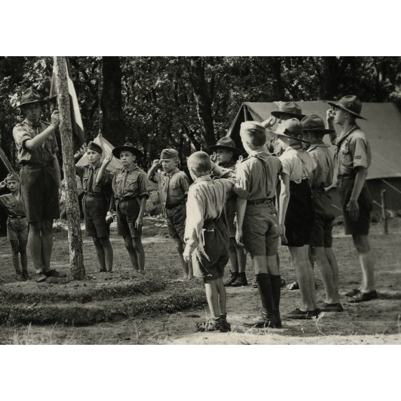 Cserkésztábor, Isaszeg, az Eucharisztikus Világkongresszus utáni isaszegi tábor, ahol körmenet és fáklyás felvonulás is volt, egyenruha, zászlófelvonás, Horthy-korszak, helytörténet, 1938, 1930-as éve