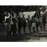 Cserkésztábor, Isaszeg, az Eucharisztikus Világkongresszus utáni isaszegi tábor, ahol körmenet és fáklyás felvonulás is volt, egyenruha, zászlófelvonás, Horthy-korszak, helytörténet, 1938, 1930-as éve