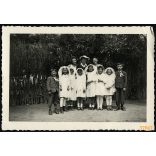 Elsőáldozók, Hetmény, Vágsellye, Felvidék, egyházi ünnep, gyerekek ünneplőben, Horthy-korszak, helytörténet, 1944, 1940-es évek, Eredeti fotó, hátulján feliratozott papírkép.  