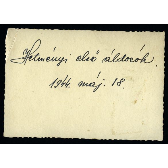 Elsőáldozók, Hetmény, Vágsellye, Felvidék, egyházi ünnep, gyerekek ünneplőben, Horthy-korszak, helytörténet, 1944, 1940-es évek, Eredeti fotó, hátulján feliratozott papírkép.  