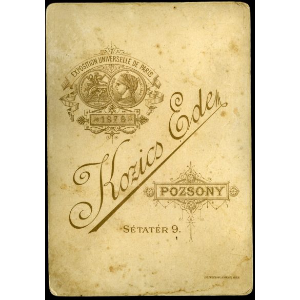 Kozics műterem, Pozsony, Felvidék, elegáns hölgy különös kalapban, portré, monarchia, 1870-es évek, Eredeti  kabinetfotó.  