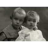 Rosenblatt Emánuel műterme, Eperjes, Felvidék, testvérek, gyerekek portréja, monarchia, 1890-es évek, Eredeti  kabinetfotó.  