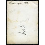 Elegáns hölgy gyermekeivel a Wander Gyógyszergyár (EGIS) udvarán, Kőbánya, (Budapest), Horthy-korszak, helytörténet, 1937, 1930-as évek, Eredeti fotó, hátulján feliratozott papírkép.  