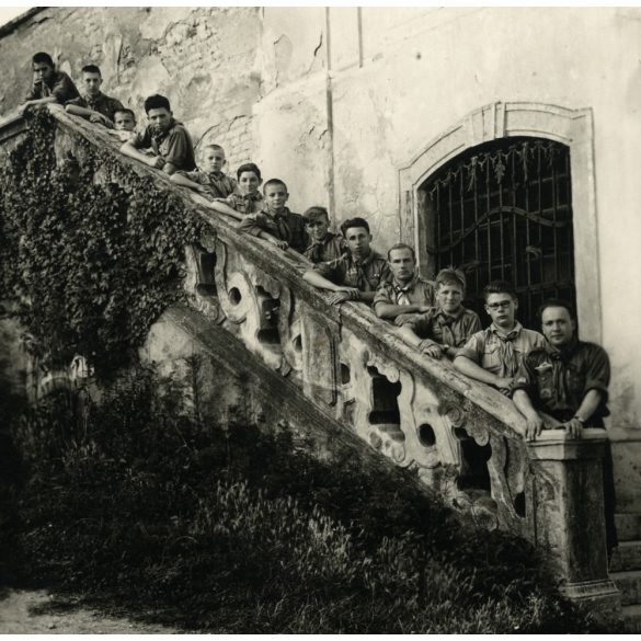 Cserkészek egyenruhában, Máriabesnyő, Horthy-korszak, helytörténet, Pest megye, 1938, 1930-as évek, Eredeti fotó, hátulján feliratozott papírkép.   