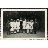Elsőáldozók, Hetmény, Vágsellye,, Felvidék, egyházi ünnep, gyerekek ünneplőben, Horthy-korszak, helytörténet, 1944, 1940-es évek, Eredeti fotó, hátulján feliratozott papírkép.   