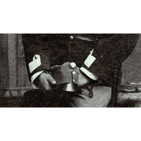 Dunky Fivérek műterme, Kolozsvár (?), Erdély,  K.u.K. magyar katona portréja, 1. világháború, egyenruha, kard, bajusz, monarchia, 1910-es évek, Eredeti nagyméretű kabinetfotó.  