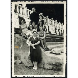   A Ranolder Intézet növendékei  dr. Halász Pállal kirándulnak, Vác, Pokol csárda, Horthy-korszak, helytörténet, 1939, 1930-as évek, Eredeti fotó, hátulján feliratozott papírkép. 