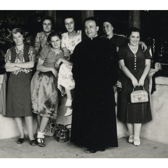 A Ranolder Intézet növendékei  dr. Halász Pállal kirándulnak, Vác, Pokol csárda, Horthy-korszak, vendéglátás, helytörténet, 1939, 1930-as évek, Eredeti fotó, hátulján feliratozott papírkép.