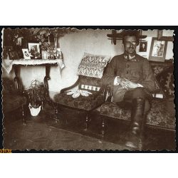   K.u.K., magyar katonatiszt régi fotográfiák között, egyenruha, 1. világháború, monarchia, különös, 1910-es évek, Eredeti fotó, papírkép.  