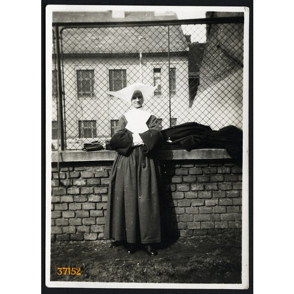 Barényi Kornélia nővér, Ranolder Intézet, Horthy-korszak, egyház, apáca, iskola, vallás, helytörténet, 1930-as évek, Eredeti fotó, hátulján feliratozott papírkép.   