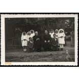Elsőáldozók, Hetmény, Vágsellye, Dian Dénes káplán, Felvidék, egyházi ünnep, gyerekek ünneplőben, Horthy-korszak, helytörténet, 1944, 1940-es évek, Eredeti fotó, hátulján feliratozott papírkép. 