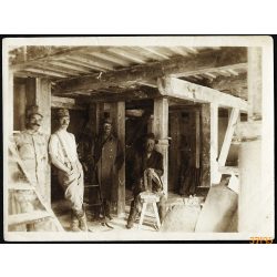   Magyar katonák egy malomban, Oroszország, 1. világháború, egyenruha, 1910-es évek, Eredeti fotó, papírkép.   méret megközelítőleg (centiméterben): 9 x 12 Használt! Eredeti nagyítás! Nem reprint, nem m