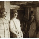 Magyar katonák egy malomban, Oroszország, 1. világháború, egyenruha, 1910-es évek, Eredeti fotó, papírkép.   méret megközelítőleg (centiméterben): 9 x 12 Használt! Eredeti nagyítás! Nem reprint, nem m