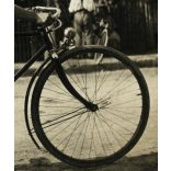 Kisfiú kerékpárral, Felsőgalla (Tatabánya),  névtábla (Felsőgalla, Borbély utca VI-os telep), csengő, Horthy-korszak, jármű, közlekedés, helytörténet, Komárom-Esztergom megye, 1930-as évek, 1930-as év