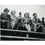 Úri társaság a lóversenyen, Kolozsvár, Erdély, magyar katona, egyenruha, sport, 2. világháború, Horthy-korszak, helytörténet, 1943. június 29., 1940-es évek, Eredeti fotó, papírkép.