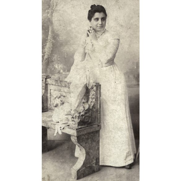 Nagyobb méret! Szinberger fivérek műterme, Fogaras, Erdély, elegáns hölgy ernyővel, monarchia, helytörténet, 1880-as évek, Eredeti nagyobb méretű kabinetfotó kopásnyomokkal.  