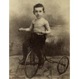Futter Gyula műterme, Szekszárd, kisfiú triciklin, játék, gyerek, Tolna megye, helytörténet, , monarchia, 1900-as évek, Eredeti ritka kabinetfotó.   