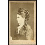 Békei és Társa műterem, Budapest, elegáns hölgy gyönyörű frizurával, portré, haj, 1870-es évek, Eredeti CDV, vizitkártya fotó pici sérüléssel, hátoldalon a Mester műterme! 