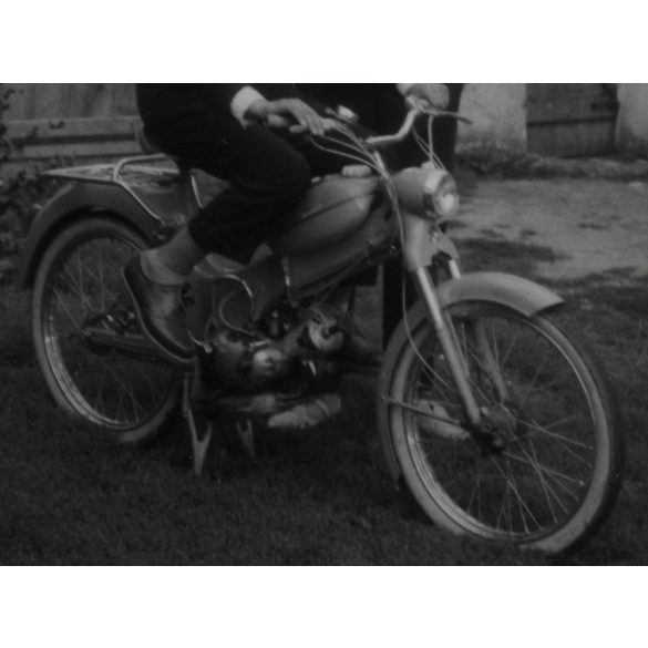 Fiúk Puch MS 50v kismotorral, motor, moped, jármű, közlekedés, szocializmus, 1960-as évek, Eredeti fotó, papírkép.  