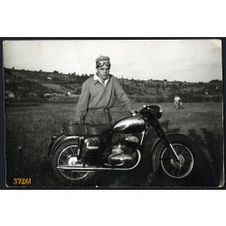   Fiú Jawa motorkerékpárral, motor, jármű, közlekedés, szocializmus, 1960-as évek, Eredeti fotó, papírkép.  