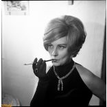 Komlós Juci színművésznő portréja, Kotnyek Antal fotóművész felvétele, szocializmus, ismert, művész, színész, cigaretta, 1960-as évek,  Eredeti nagyméretű fotó negatív!   