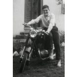 Fiú Pannonia motorkerékpárral, motor, jármű, közlekedés, szocializmus, 1960-as évek, Eredeti fotó, papírkép.  