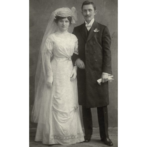 Nagyobb méret, Stojkovits és Békés műterem, Arad, Erdély, esküvő, menyasszony, vőlegény, monarchia, 1910-es évek, Eredeti kabinetfotó.   