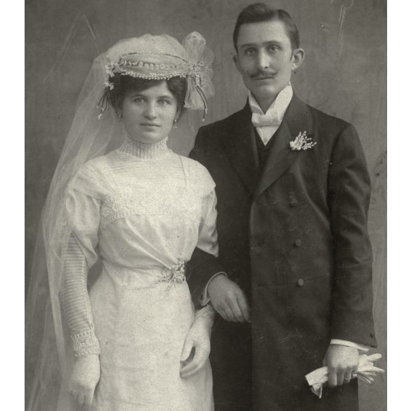 Nagyobb méret, Stojkovits és Békés műterem, Arad, Erdély, esküvő, menyasszony, vőlegény, monarchia, 1910-es évek, Eredeti kabinetfotó.   