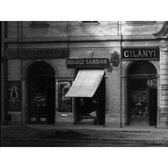 Üvegnegatív! Andrássy Palota, Andrássy Kávéház, Kassa, Felvidék, utcakép üzletekkel, kirakatokkal, magyar feliratokkal, villamos sínek, vendéglátás, étterem,  monarchia, helytörténet, 1906 körül, 1900