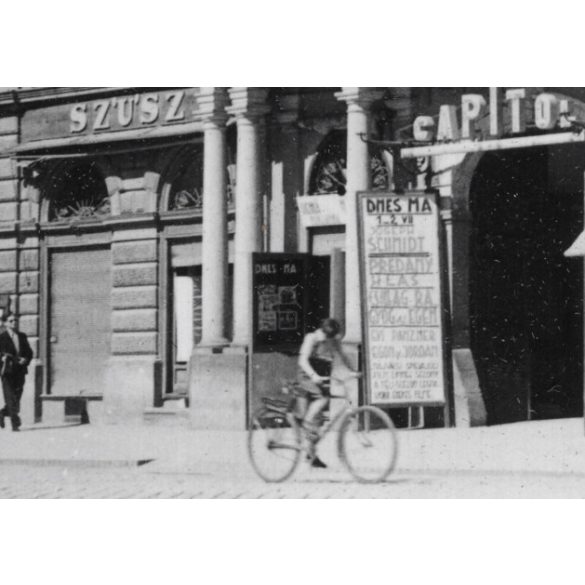 A Kassai városháza, Kassa, Felvidék, utcakép, Horthy-korszak, épületek, feliratok, kerékpár, helytörténet, 1935., 1930-s évek, Eredeti fotó, papírkép.   