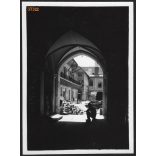 Felvidéki házudvar, Kassa, Felvidék, utcakép, Horthy-korszak, épület, ház, szekér, helytörténet, 1935., 1930-s évek, Eredeti fotó, papírkép.   