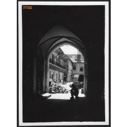   Felvidéki házudvar, Kassa, Felvidék, utcakép, Horthy-korszak, épület, ház, szekér, helytörténet, 1935., 1930-s évek, Eredeti fotó, papírkép.   