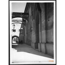  Felvidéki utcakép, Kassa, Felvidék, utcakép, Horthy-korszak, épületek, lámpa, helytörténet, 1935., 1930-s évek, Eredeti fotó, papírkép.   