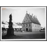 Bártfa főtere, városháza, Bártfa, Felvidék, utcakép, Horthy-korszak, épületek, szobor, helytörténet, 1935., 1930-s évek, Eredeti fotó, papírkép.  