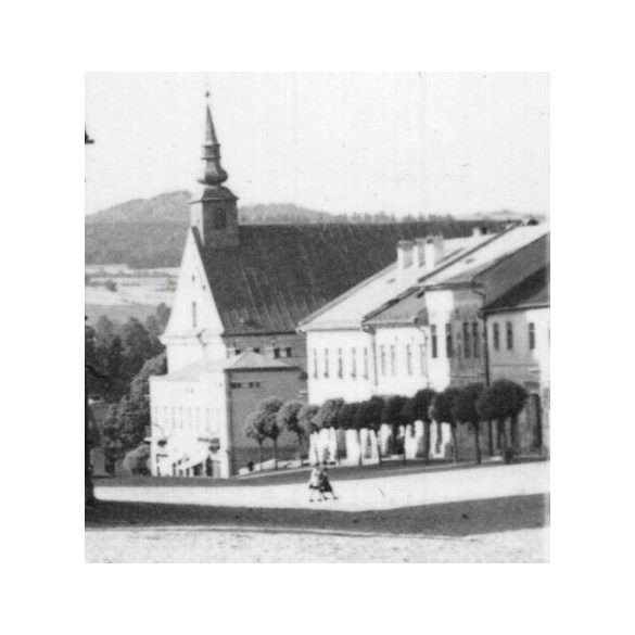 Bártfa főtere a városházával, háttérben a Szent Egyed templom, Bártfa, Felvidék, utcakép, Horthy-korszak, éőítészet, egyház, vallás, helytörténet, 1935., 1930-s évek, Eredeti fotó, papírkép. 