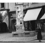 Eperjes reneszánsz stílusú épületei, köztük a Rákóczi-házzal, Eperjes, Felvidék, utcakép, Horthy-korszak, épületek, feliratok, táblák, helytörténet, 1935., 1930-s évek, Eredeti fotó, papírkép.   