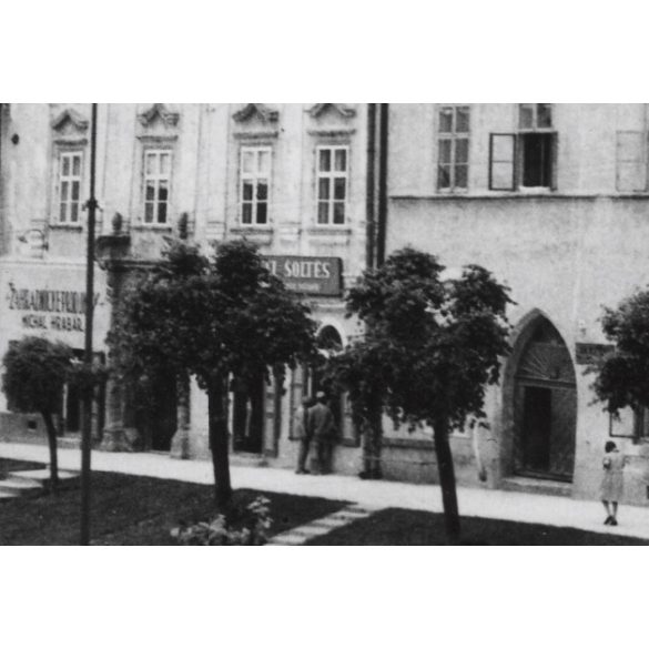 Lőcsei utcakép, rajta a lőcsei fehérasszony és Andrássy István házai, Lőcse, Felvidék, Horthy-korszak, feliratok, építészet, házak, helytörténet, 1935., 1930-s évek, Eredeti fotó, papírkép.   