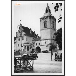   Gépjárművek a lőcsei városháza előtt, Lőcse, Felvidék, utcakép, Horthy-korszak, közlekedéstörténet, építészet, helytörténet, 1935., 1930-s évek, Eredeti fotó, papírkép. 