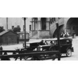 Gépjárművek a lőcsei városháza előtt, Lőcse, Felvidék, utcakép, Horthy-korszak, közlekedéstörténet, építészet, helytörténet, 1935., 1930-s évek, Eredeti fotó, papírkép. 