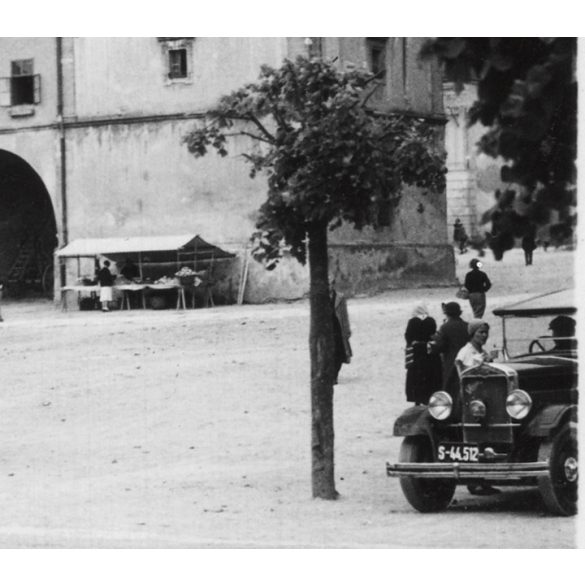 Gépjárművek a lőcsei városháza előtt, Lőcse, Felvidék, utcakép, Horthy-korszak, közlekedéstörténet, építészet, helytörténet, 1935., 1930-s évek, Eredeti fotó, papírkép. 