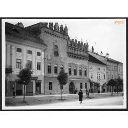   A lőcsei Thurzó-Csáky ház, Lőcse, Felvidék, utcakép, Horthy-korszak, építészet, épület, feliratok,táblák, helytörténet, 1935., 1930-s évek, Eredeti fotó, papírkép. 